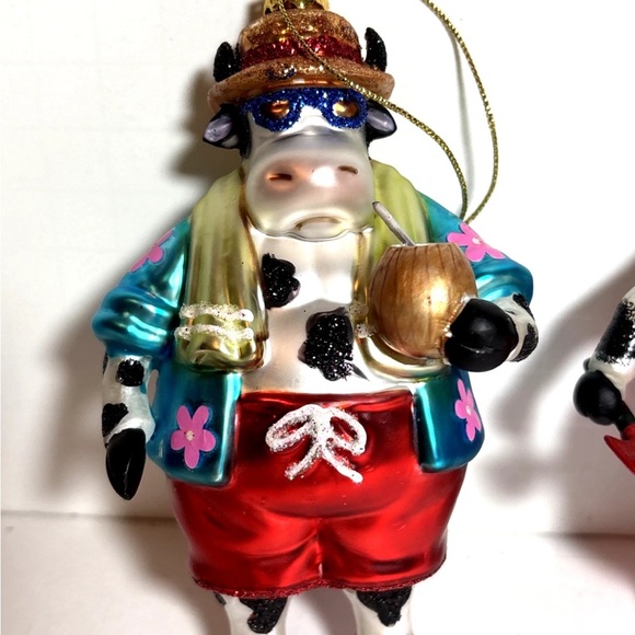 Heifer and Steer Tropical Vacationing Cows, set of 2 Glass Ornaments 5 inch each - Picture 2 of 11